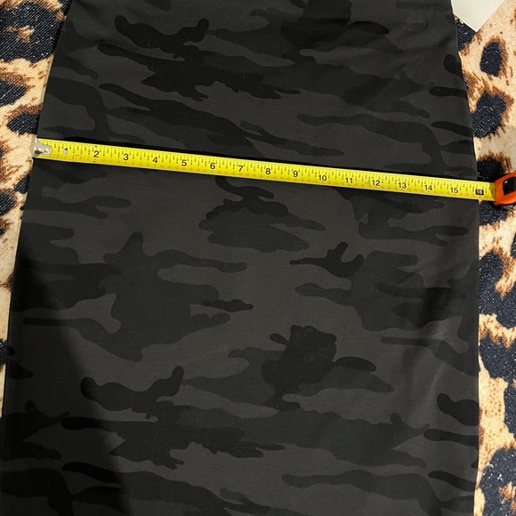 Sanctuary Camo Printed Skirt NWT XS New with tag - Picture 5 of 12